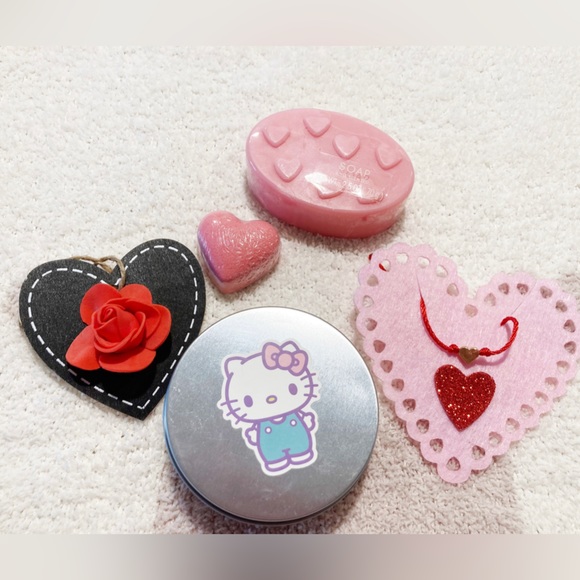 Hello Kitty 🐱 Love ❤️ Healings Box kit - Picture 7 of 15